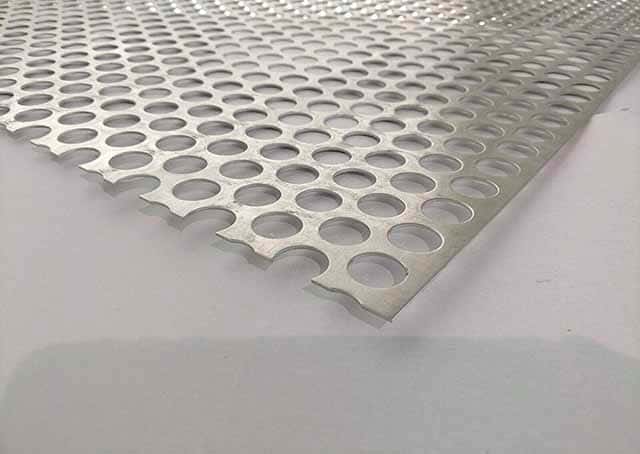 Перфорированный алюминиевый лист 7.5х2000х2000 мм АД0