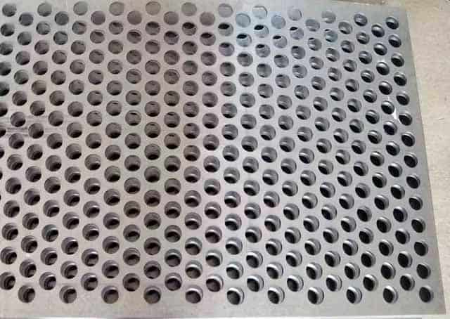 Перфорированный стальной лист 3х1400 мм Ст40