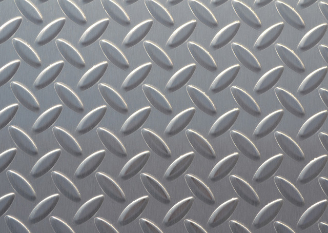 Стальной рифленый лист чечевица 3х850 Ст2пс